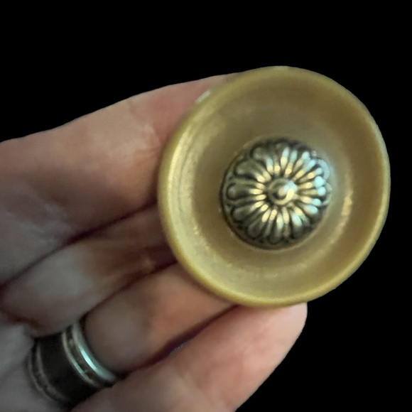 3 Vintage Buttons - Picture 3 of 4